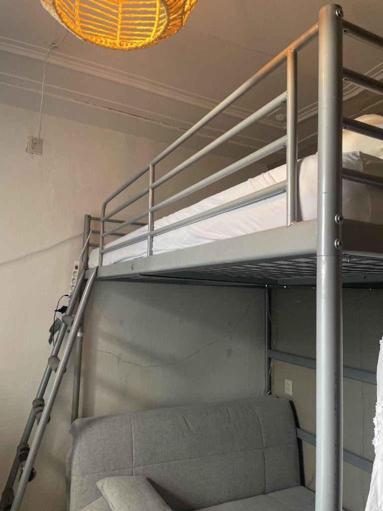 Hoogslaper (140x200) GRATIS - moet weg, Huis en Inrichting, Slaapkamer | Stapelbedden en Hoogslapers, Ophalen, Gebruikt, Hoogslaper