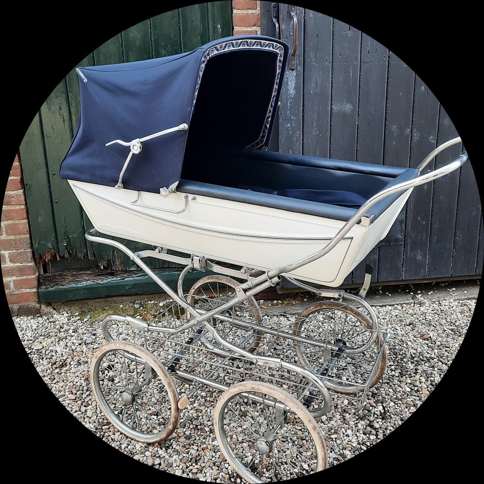 Brocante kinderwagen, Ophalen