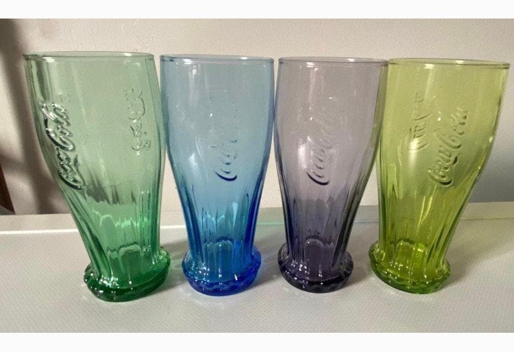 4 Coca-cola glazen met bodem in vorm van dop. H.15,5 cm., Verzamelen, Glas en Borrelglaasjes, Ophalen of Verzenden, Zo goed als nieuw