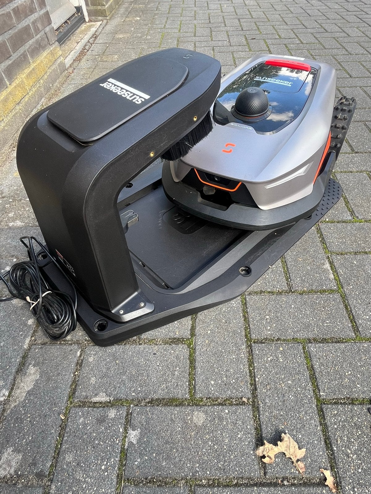 Sunseeker X4 Robotmaaier - DEMO - Zo goed als nieuw, Ophalen, Cirkelmaaier, Minder dan 30 cm, Accu-grasmaaier