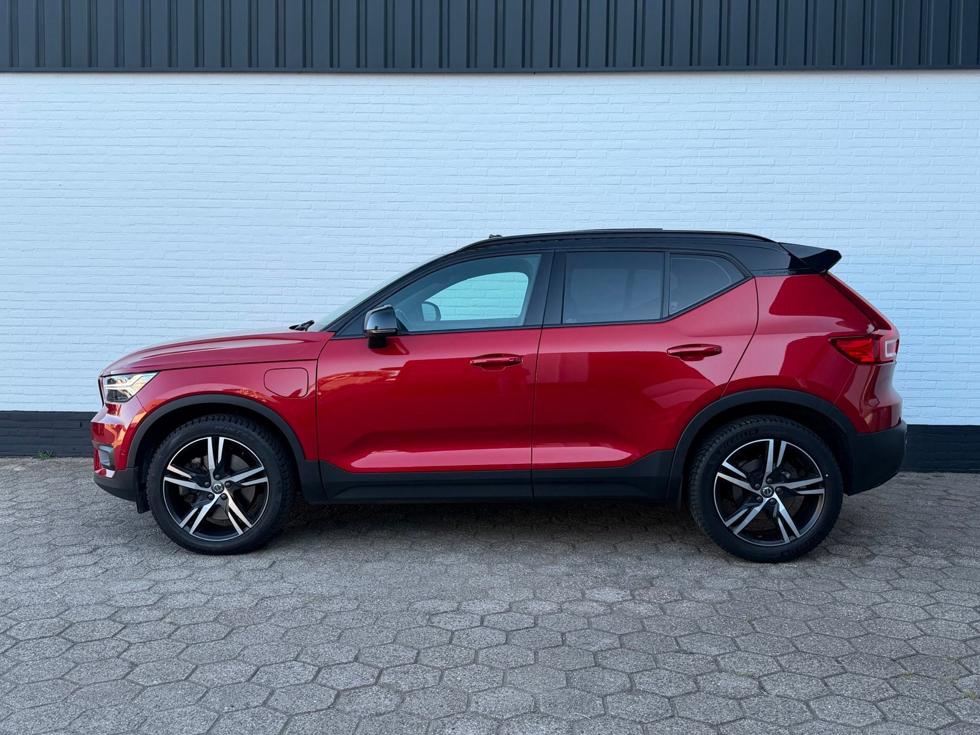 Volvo XC40 Recharge R-Design PANODAK l TREKHAAK l ACC l BLIS, Stof, Bedrijf, Grijs, Hybride Elektrisch/Benzine