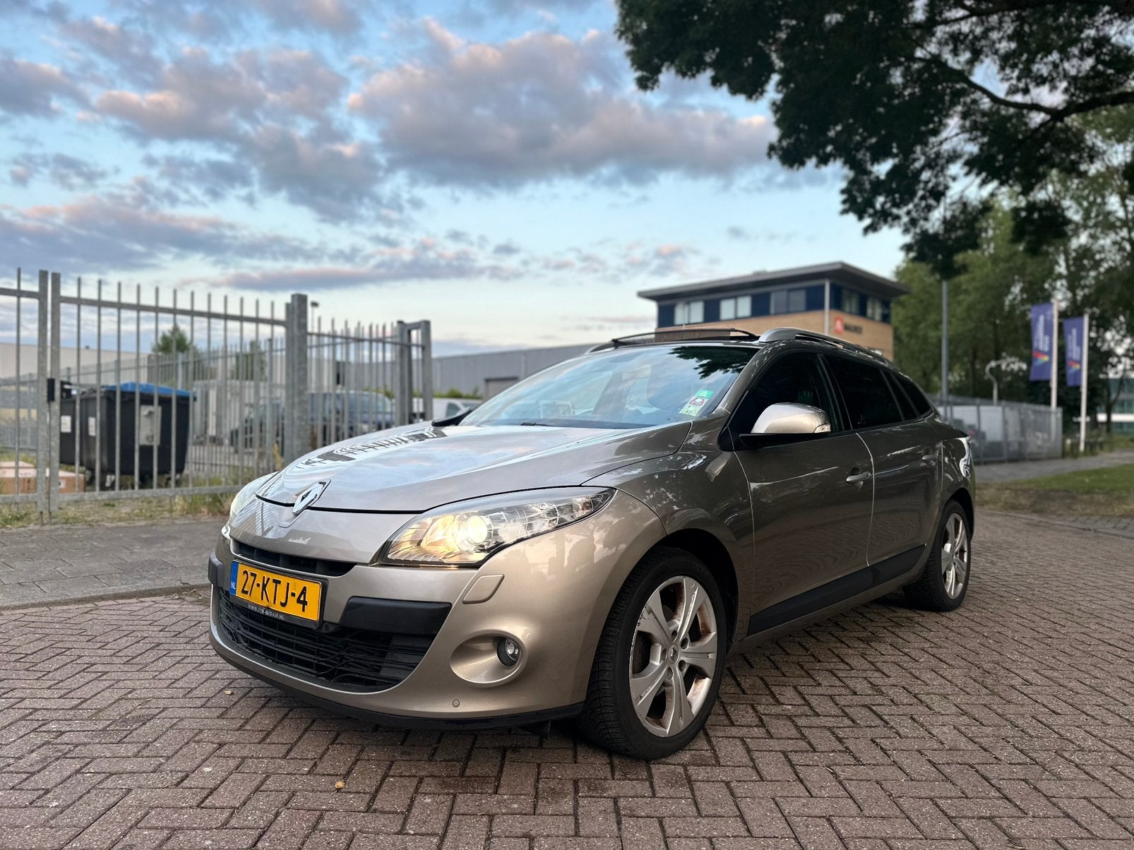 Renault Mégane 1.4 TCE Estate 2010 | Panorama, 657 kg, 15 km/l, 4 cilinders, Beige