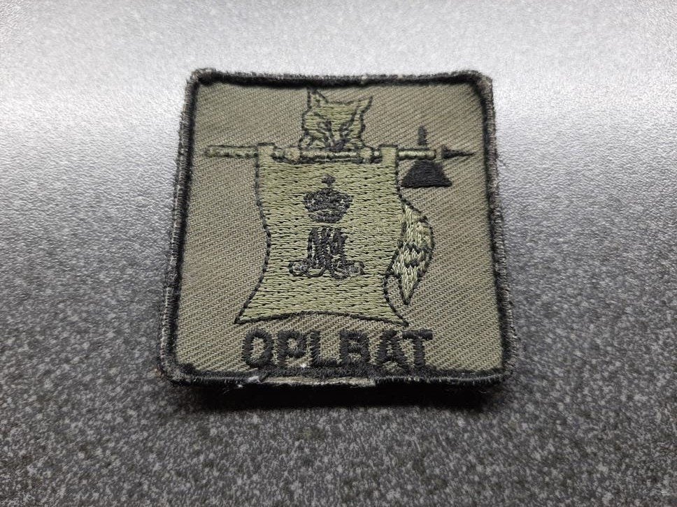 KMA  - Opleidings  Bataljon  - borstembleem 5x5 cm., Ophalen of Verzenden, Landmacht, Nederland, Embleem of Badge