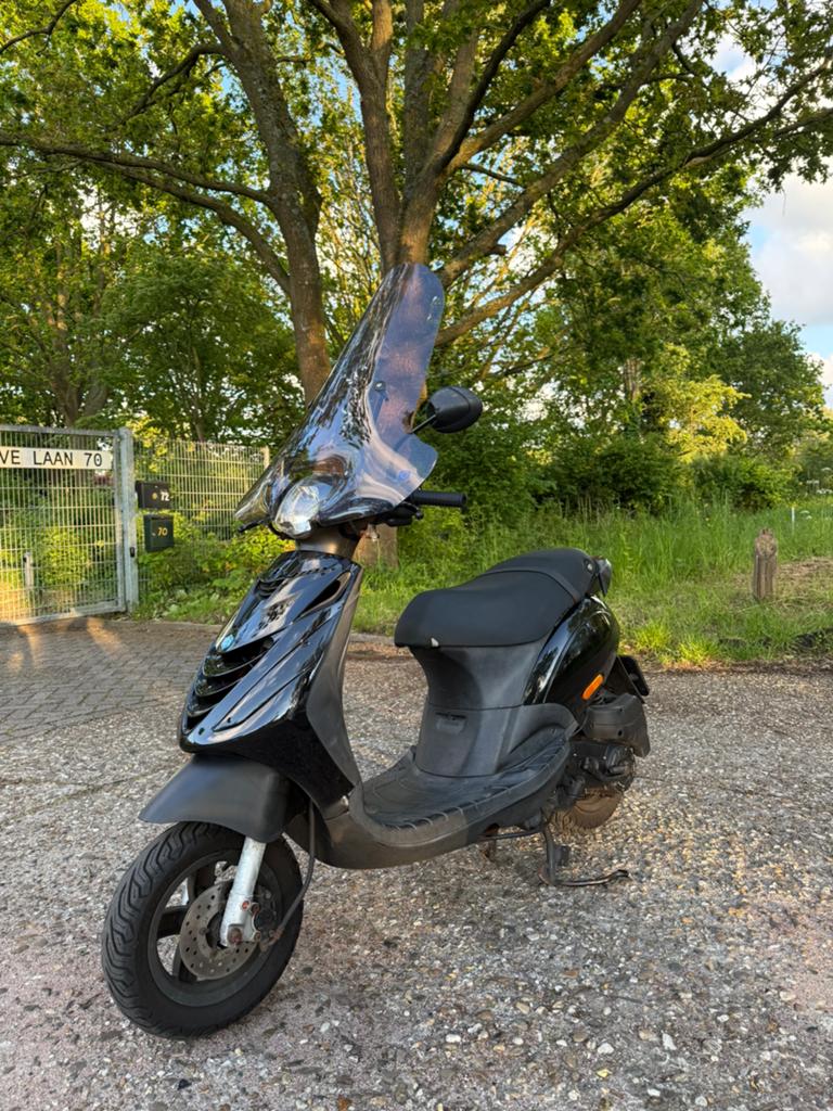 Piaggio zip 50cc 4t, Fietsen en Brommers, Scooters | Piaggio, Ophalen of Verzenden, Zo goed als nieuw, Benzine, Zip