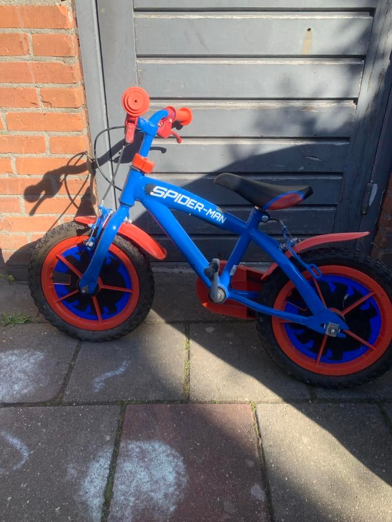 Spider-Man kinderfiets - Blauw/Rood, Ophalen of Verzenden, Gebruikt, 16 tot 20 inch