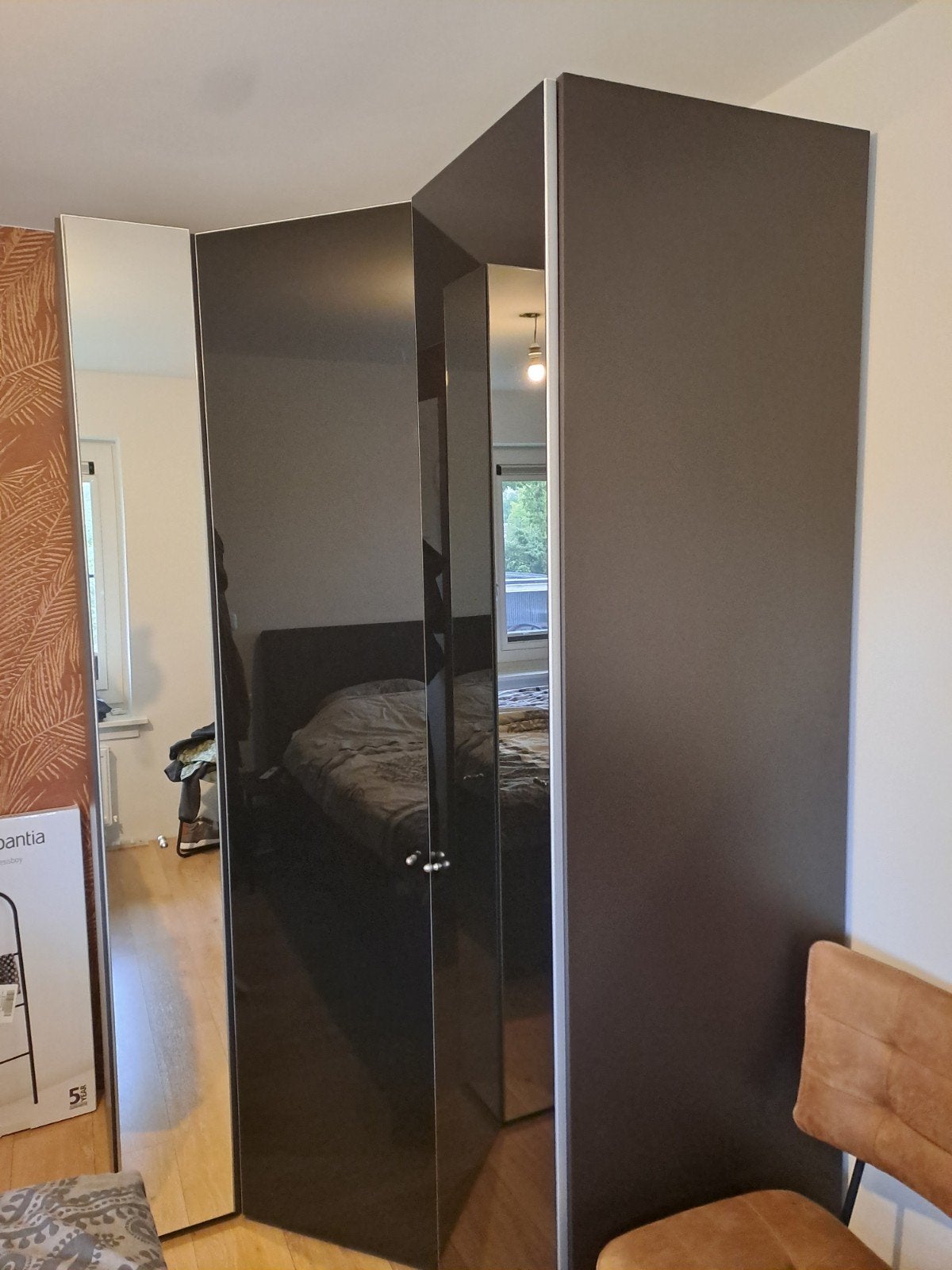 stijlvolle kleding hoekkast met spiegeldeur - moet weg., Ophalen, Gebruikt, 50 tot 75 cm, 200 cm of meer