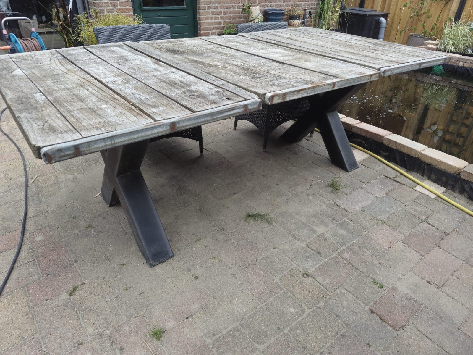 Grote tuintafel met X-poten en steenschotten (120x230 cm), Ophalen, Gebruikt, Rechthoekig, Hout