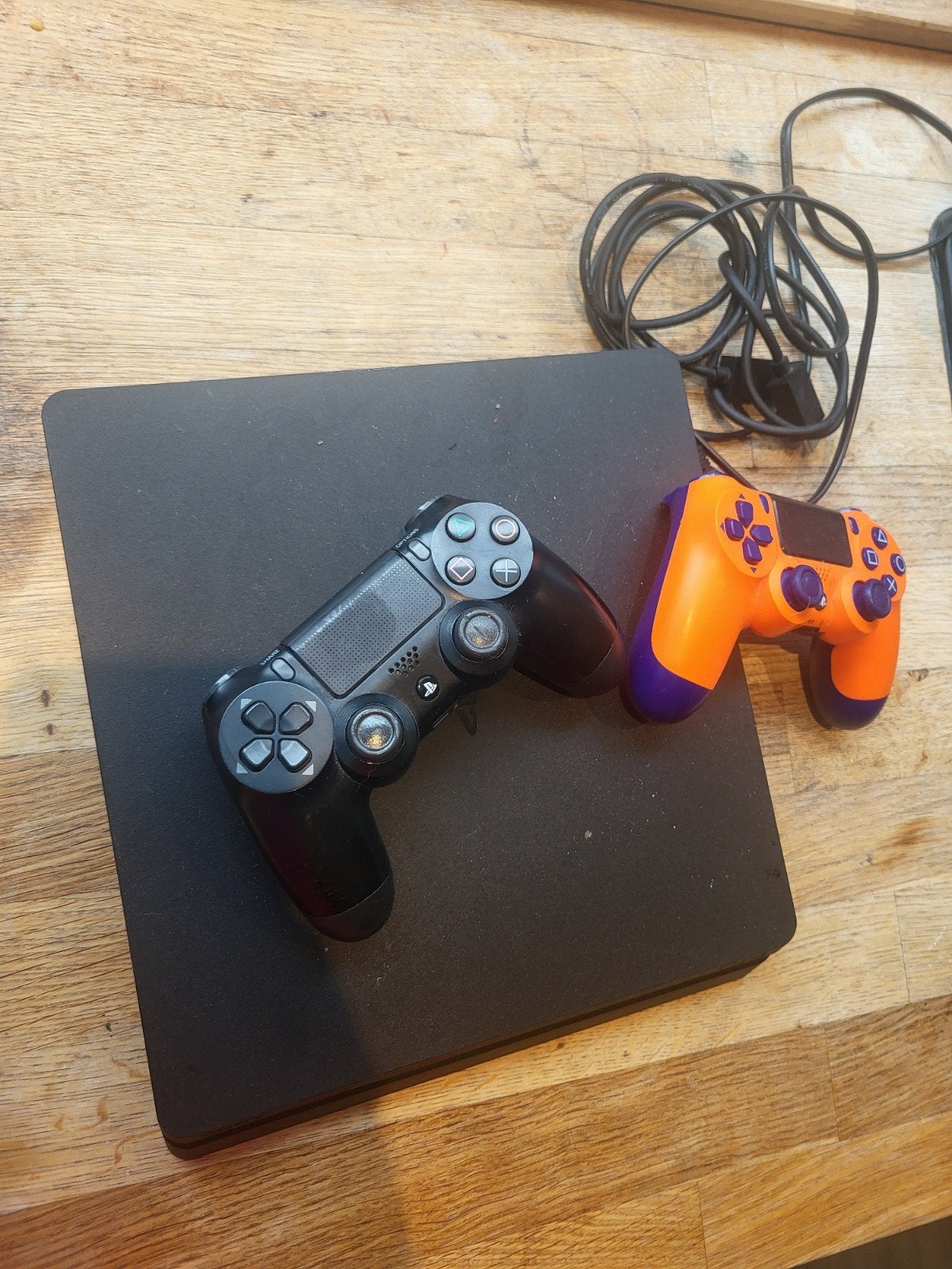 PlayStation 4 Slim met 2 controllers, Ophalen, Met 2 controllers, Slim, 500 GB
