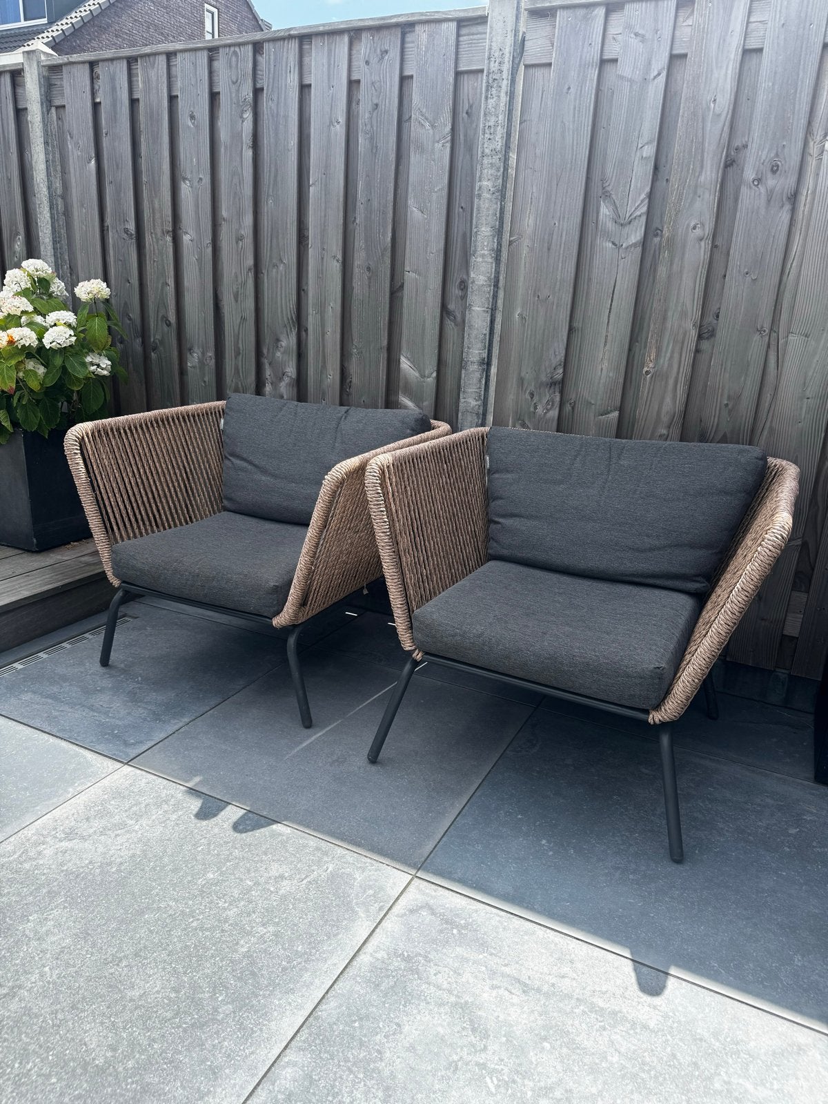 Twee comfortabele lounge tuinstoelen - Intratuin Iris, Ophalen, Gebruikt, Metaal
