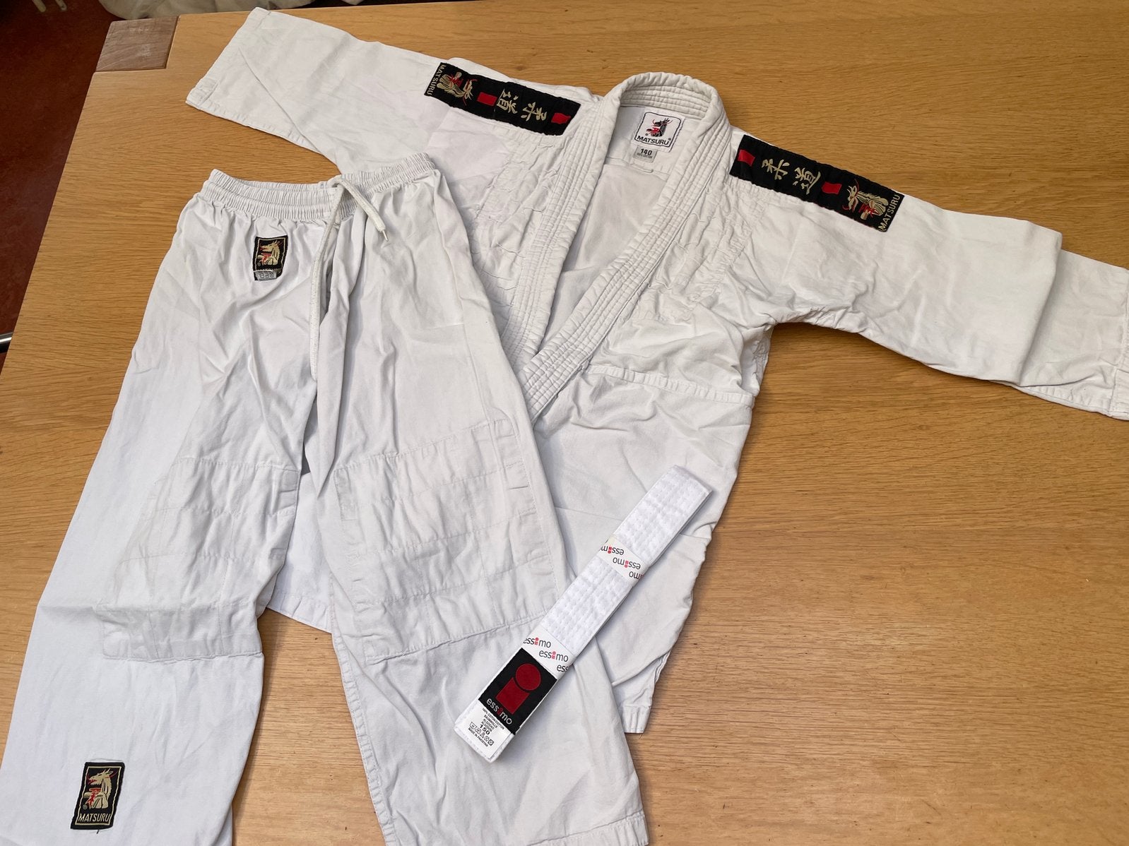 Judo pak maat 140 + witte band, Gebruikt, Maat XS of kleiner, Judo, Vechtsportpak