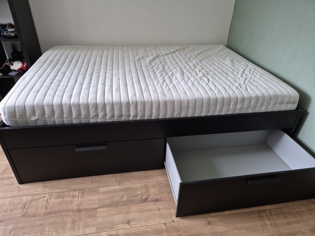Bed met 4 lades en matras, inclusief lattenbodems, Ophalen, Gebruikt, BRIMNES, Zwart