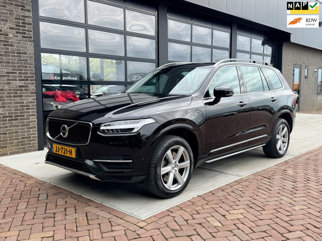 Volvo XC90 2.0 T8 Twin Engine AWD Momentum | 7 pers | Pano |, Gebruikt, 1969 cc, 7 stoelen, Zwart