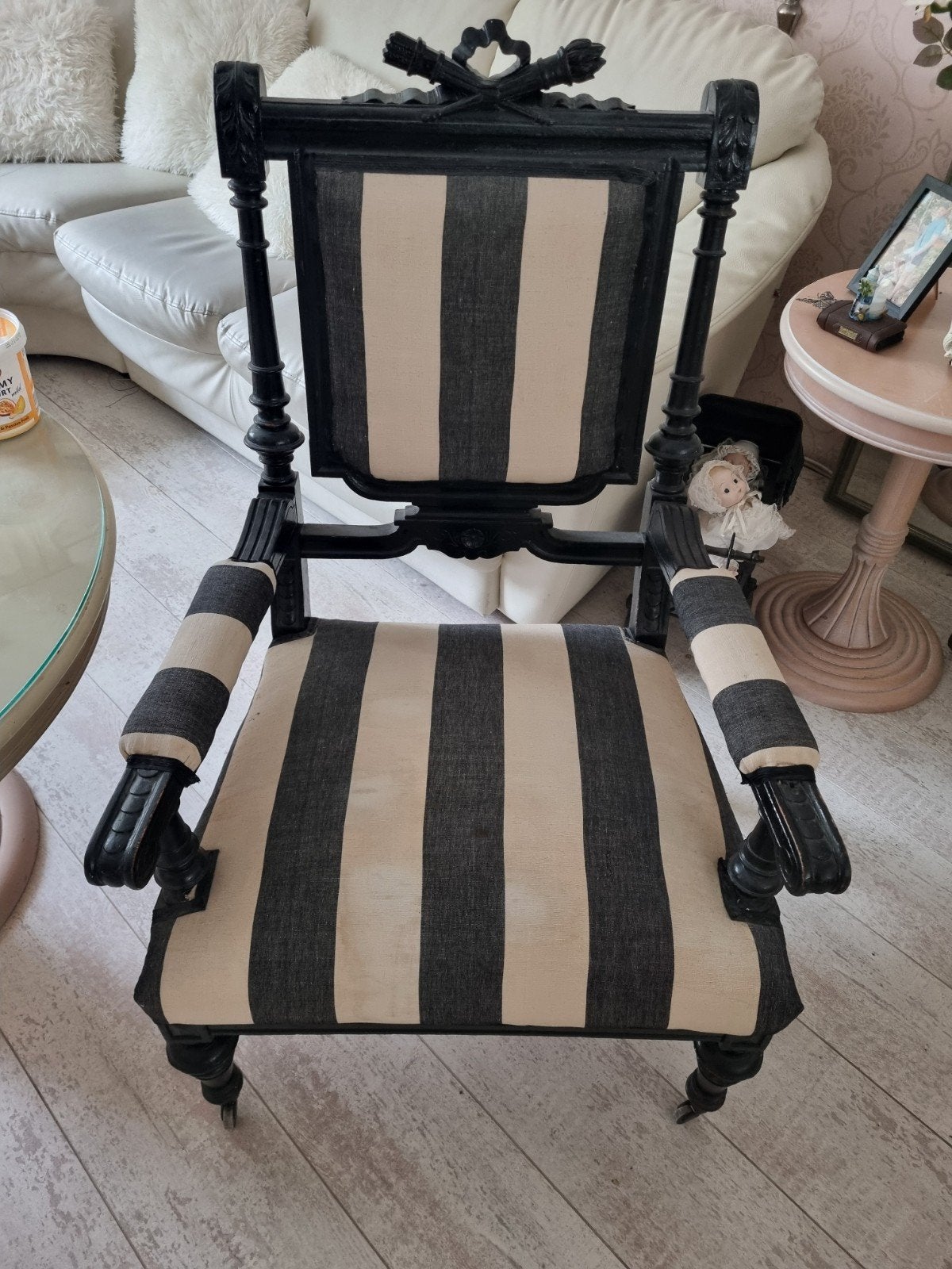 Antieke houten stoel met wielentjes,, Ophalen