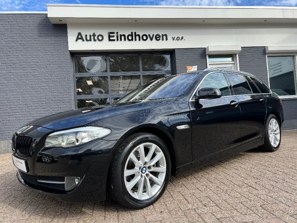 BMW 5-Serie 523I,3.0,Tour,Aut8,Pano,Nav,Carplay, €13995,-, Achterwielaandrijving, Zwart, 2000 kg, Leder