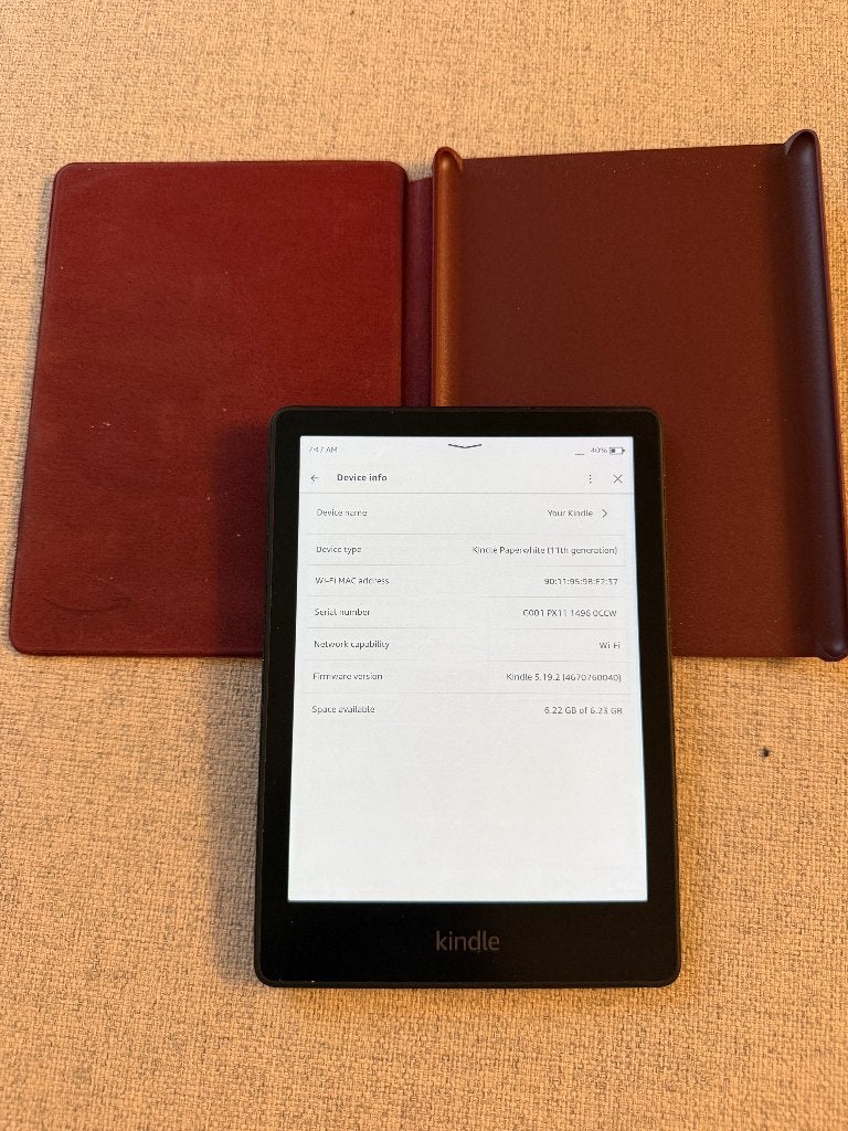 E-Reader Kindle Paperwhite 11. gen 8GB + Cover(2), Gebruikt, 8 GB, Amazon Kindle, Ophalen of Verzenden