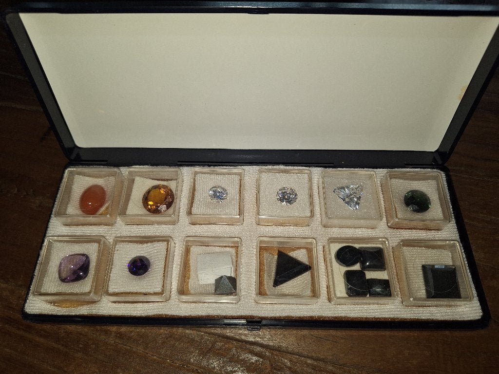 Doosje met losse edelstenen (natuurlijk + kunstmatig), Ophalen of Verzenden, Zo goed als nieuw