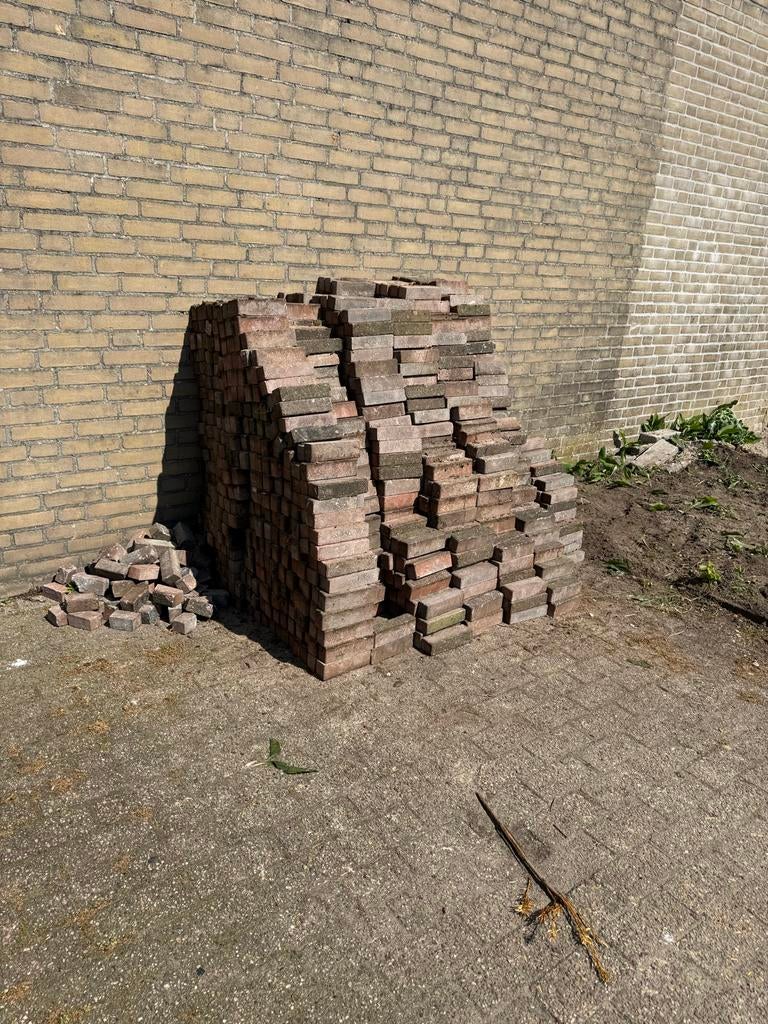 Gratis af te halen: Gebruikte stenen/klinkers, Tuin en Terras, Tegels en Klinkers, Ophalen, Gebruikt, Klinkers, 10 m² of meer