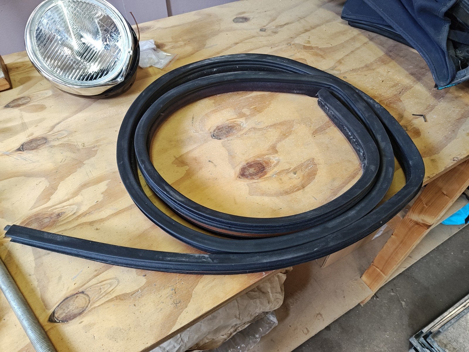 Deurrubber portier Saab 9000, Ophalen of Verzenden, Voor, Saab, Deur