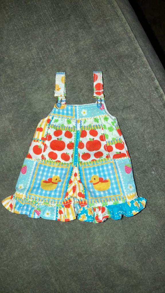 Schattig tuinbroekje voor Blythe, Ophalen of Verzenden, Zo goed als nieuw, Kleertjes