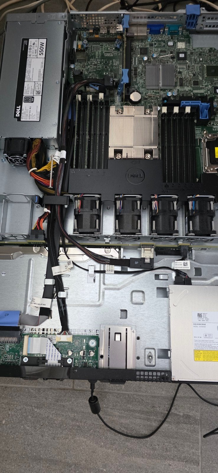 Dell PowerEdge R520 Server - 64GB RAM, 8TB HDD + 240GB SSD, Computers en Software, Ophalen, Gebruikt, 8 TB HDD + 240 GB SSD, 2 tot 3 Ghz
