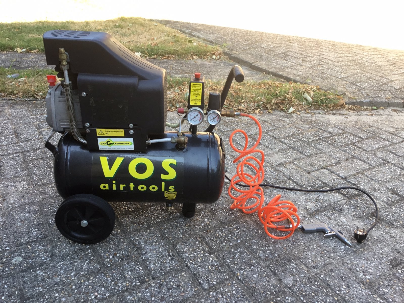 VOS Airtools Compressor 25 2,0M met accessoires, Ophalen, Gebruikt