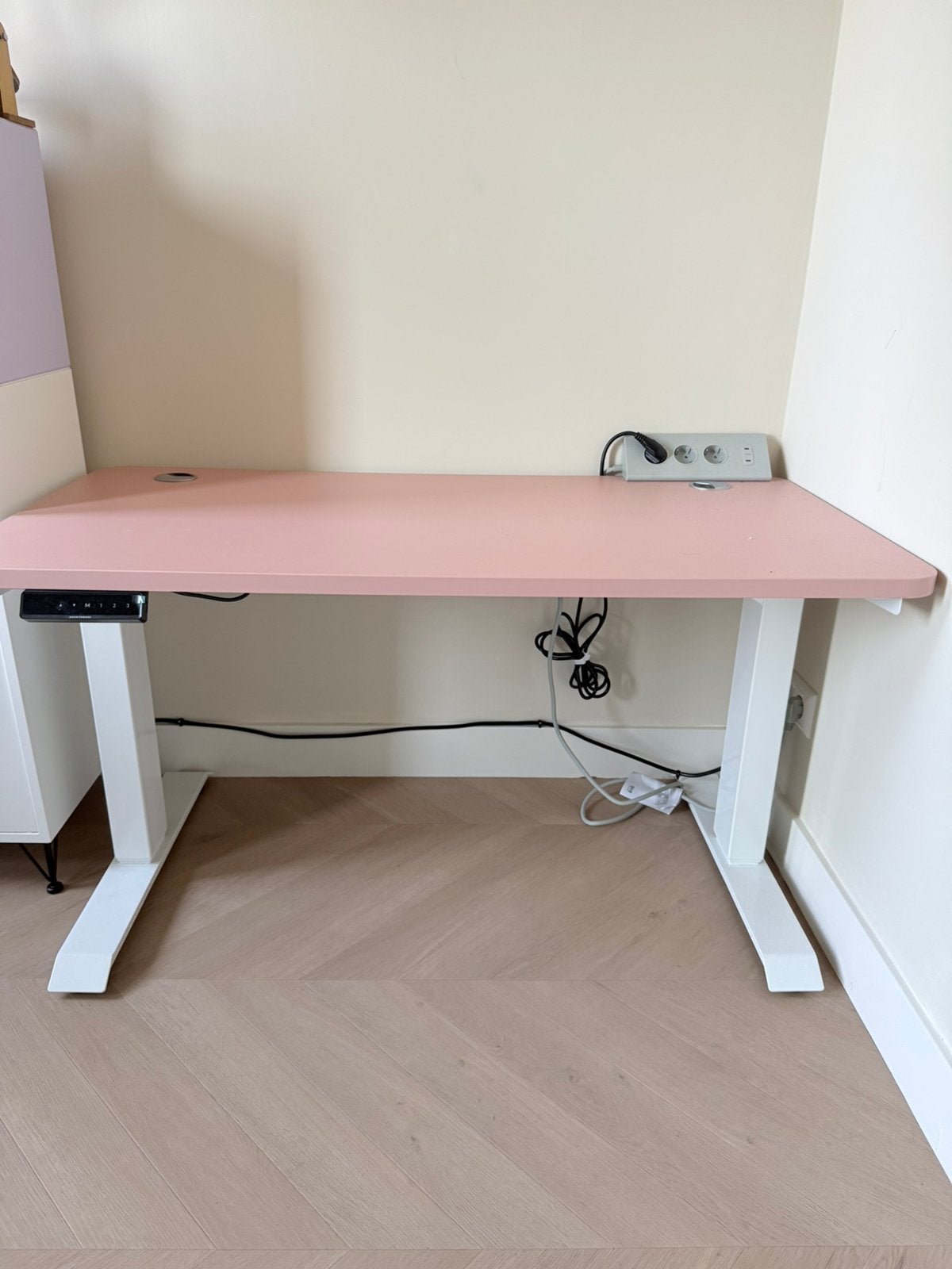 Desktronic HomePro elektrisch zit-sta bureau in zachtroze, Ophalen, Zit-sta bureau, Elektrisch, Zo goed als nieuw