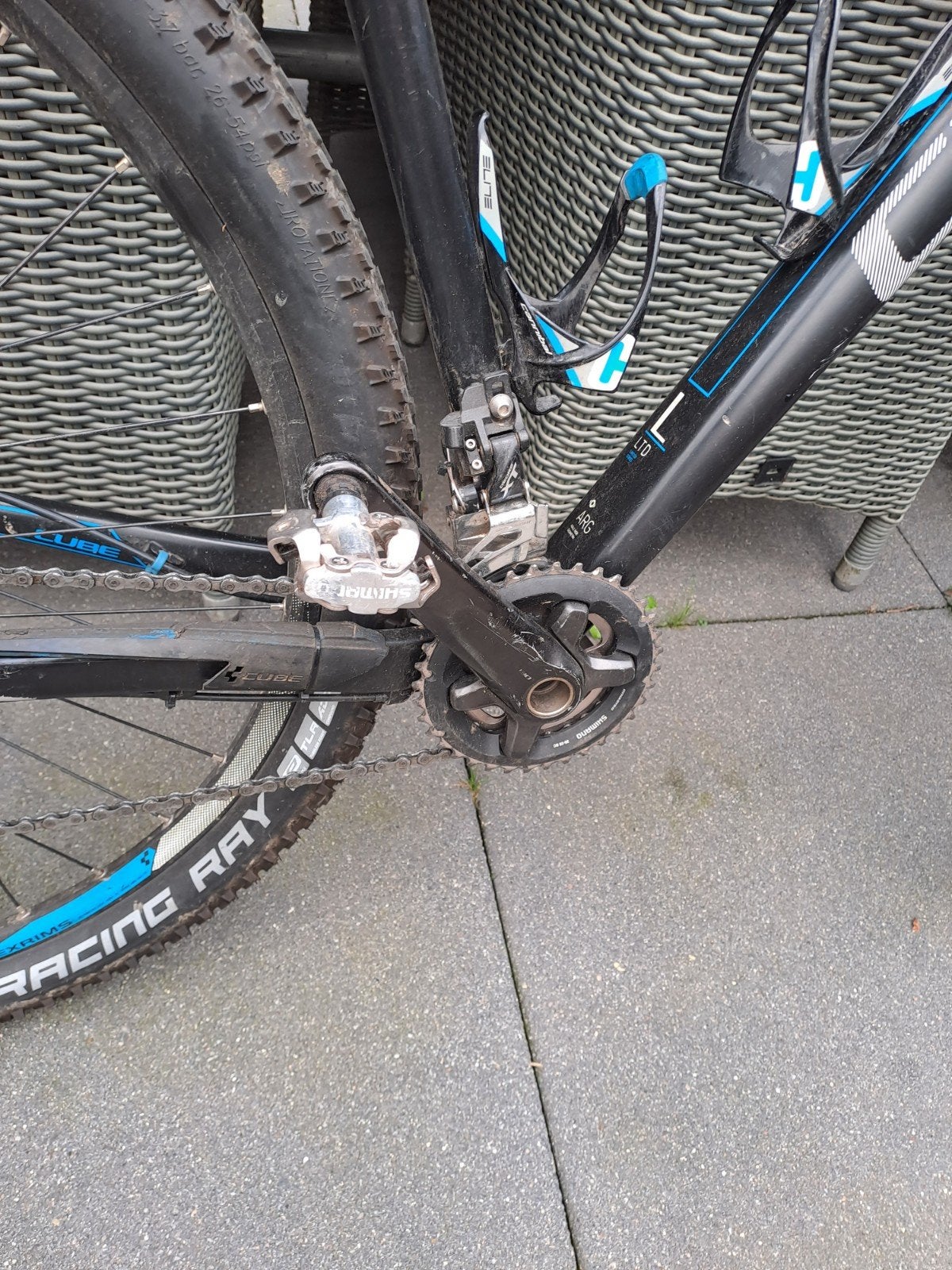 Foto 3 van Cube Mountainbike - Zwart/Blauw - Goede Staat