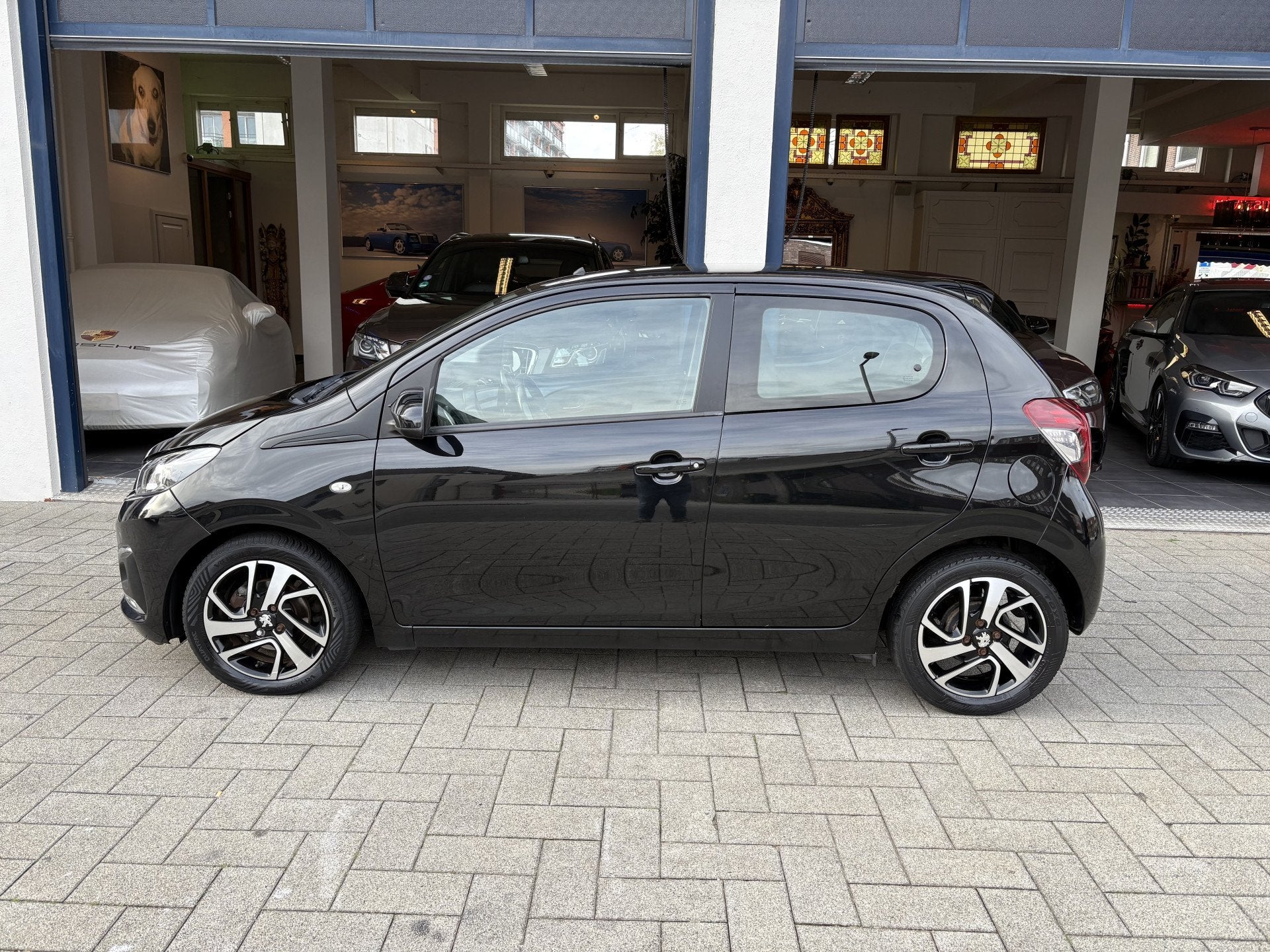 Peugeot 108 1.2 VTi Allure 82 PK 5-DEURS/CLIMA/CAMERA/CRUISE, Voorwielaandrijving, Gebruikt, Euro 6, 840 kg