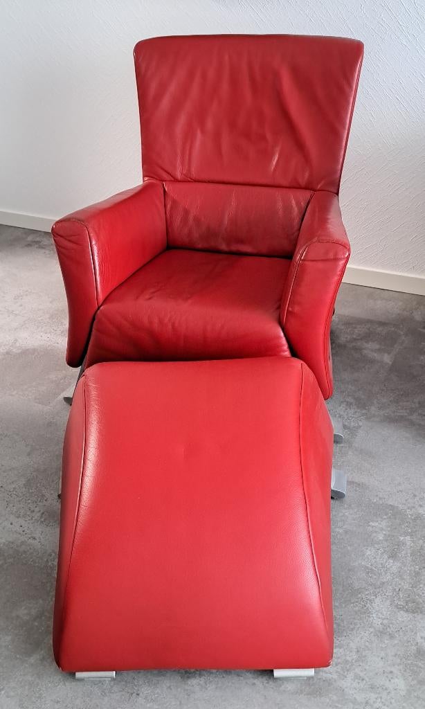 fauteuil  rood incl voetenbankje, Ophalen, Gebruikt, 50 tot 75 cm, Leer