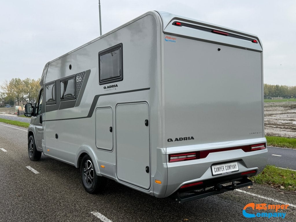 Adria Compact DL 60 years | Lengte bedden | Automaat, Caravans en Kamperen, Automaat, Bedrijf, Diesel, Tot en met 3