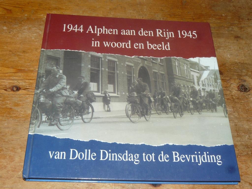 1944 Alphen aan den Rijn 1945 in woord en beeld, Boeken, Oorlog en Militair, Tweede Wereldoorlog, Ophalen of Verzenden, Zo goed als nieuw