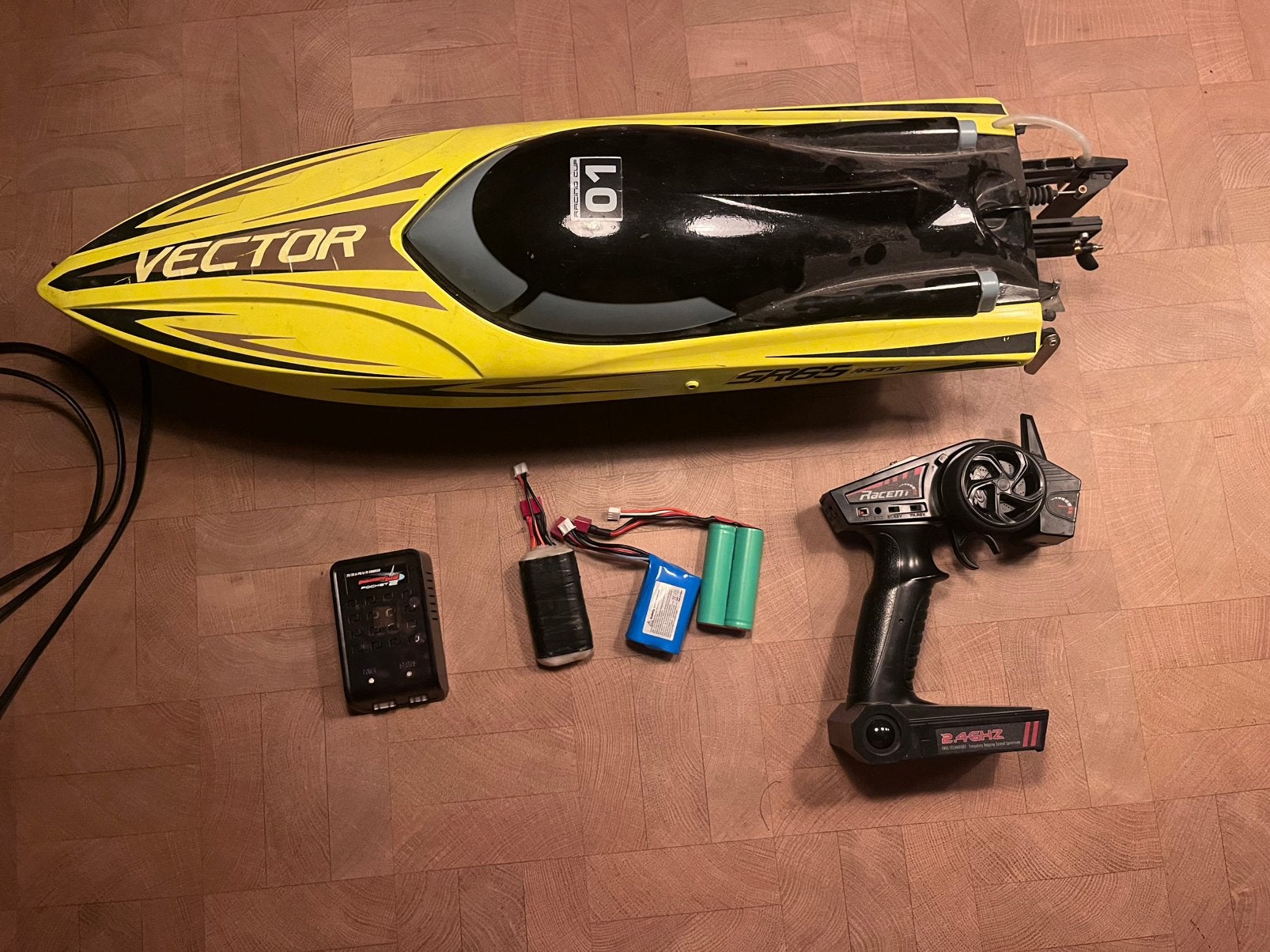 Bestuurbare speedboot Zie beschrijving AUB, Ophalen, Zo goed als nieuw