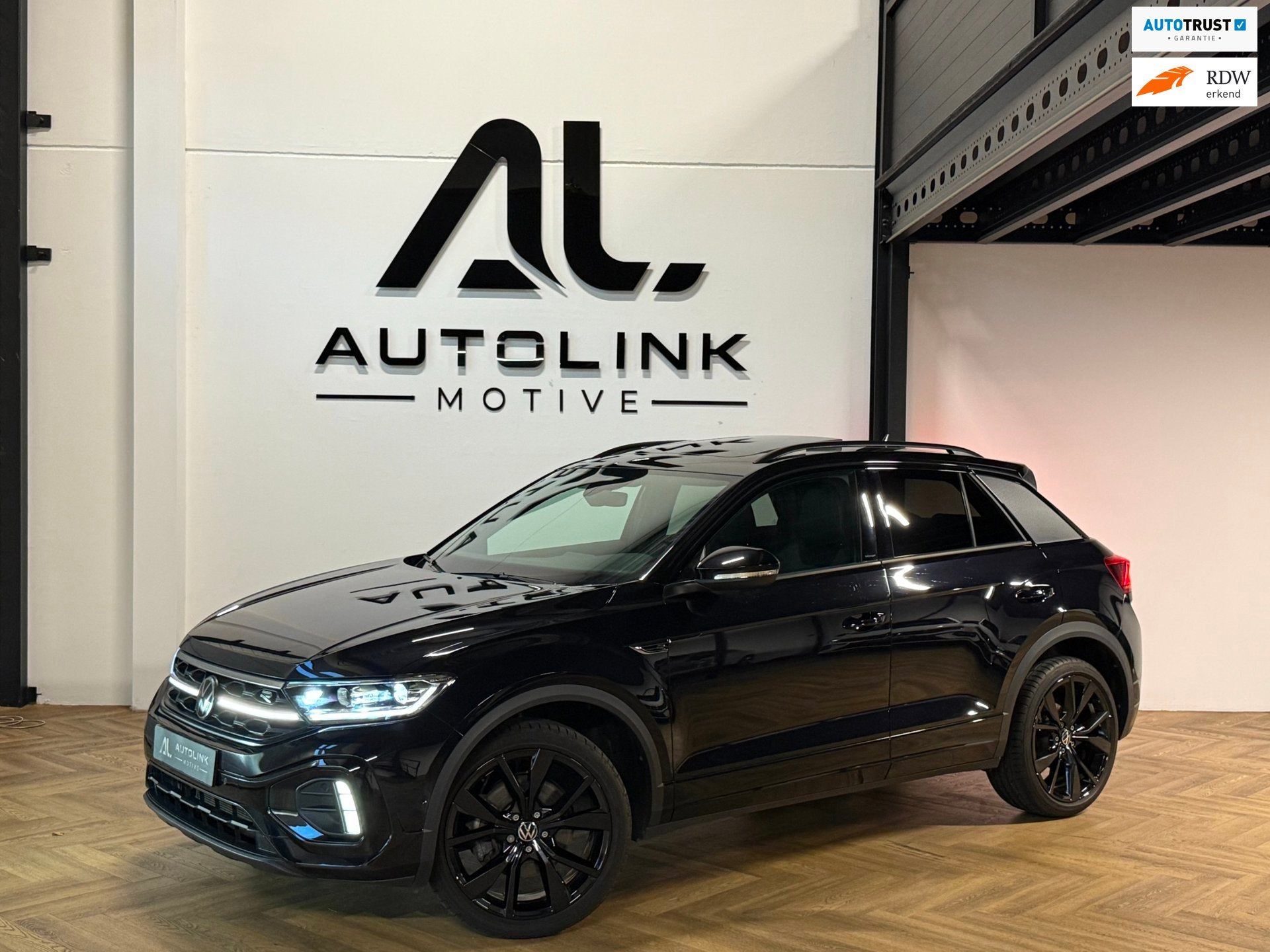 Volkswagen T-Roc 1.5 TSI R-Line|3x R-Line|Panorama|Black Sty, Auto's, 1258 kg, Zwart, 4 cilinders, 150 pk
