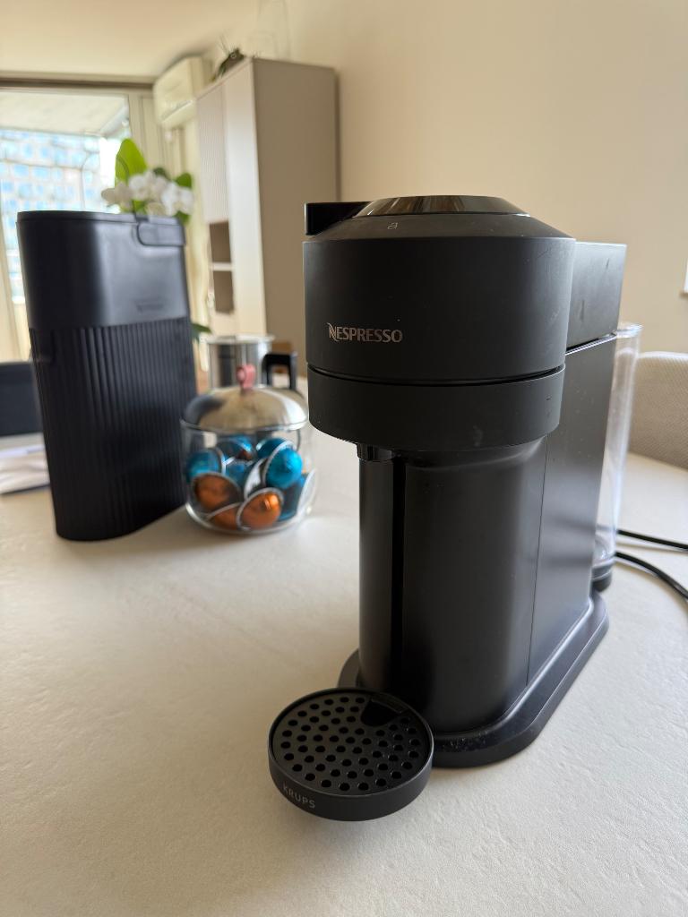 Nespresso Vertuo Next, Ophalen, Gebruikt, Koffiemachine, Koffiepads en cups