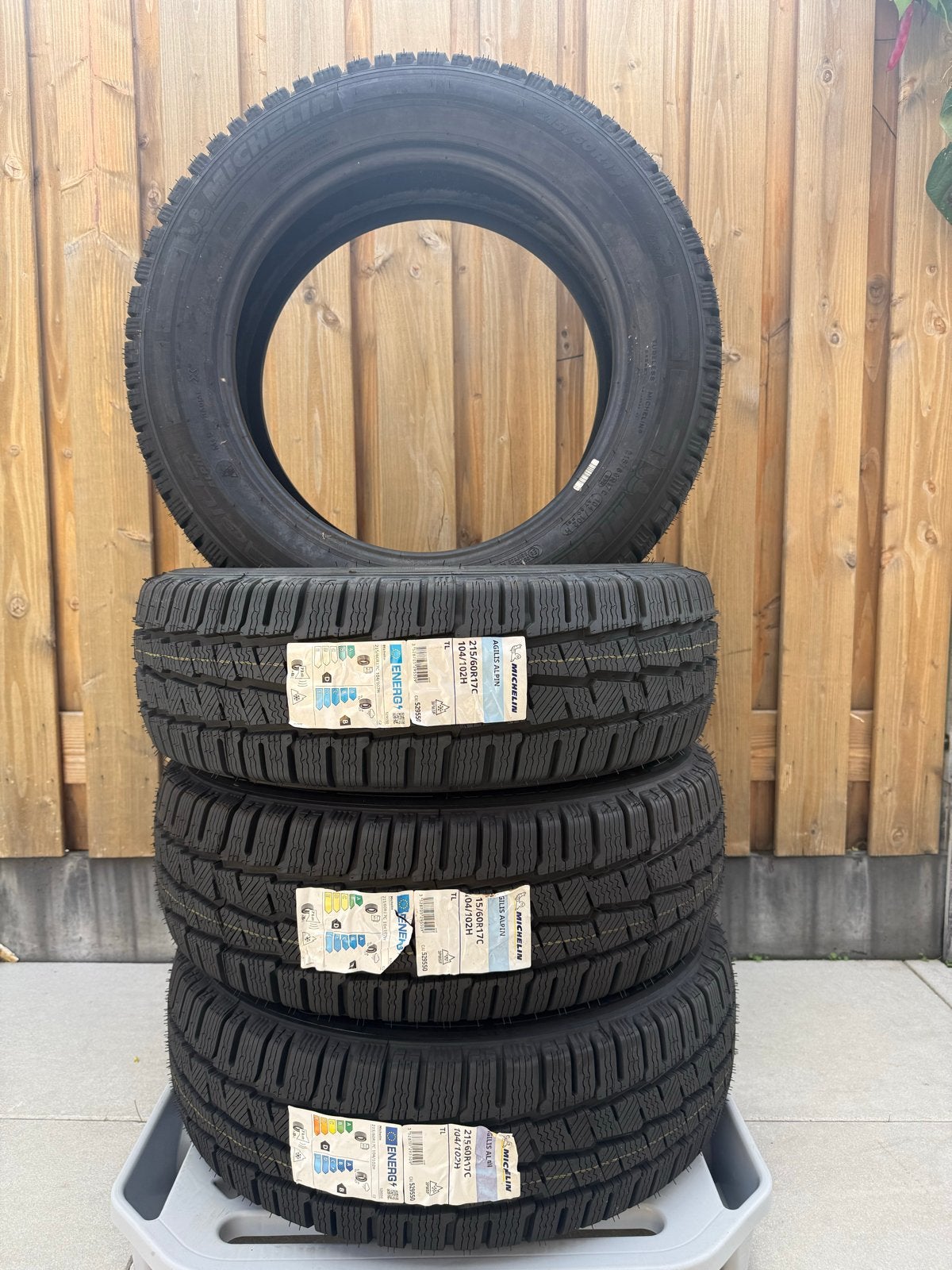 NIEUW! 215/60 R17 104H MICHELIN AGILIS ALPIN WINTERBANDEN, Ophalen, Nieuw, 17 inch, Winterbanden