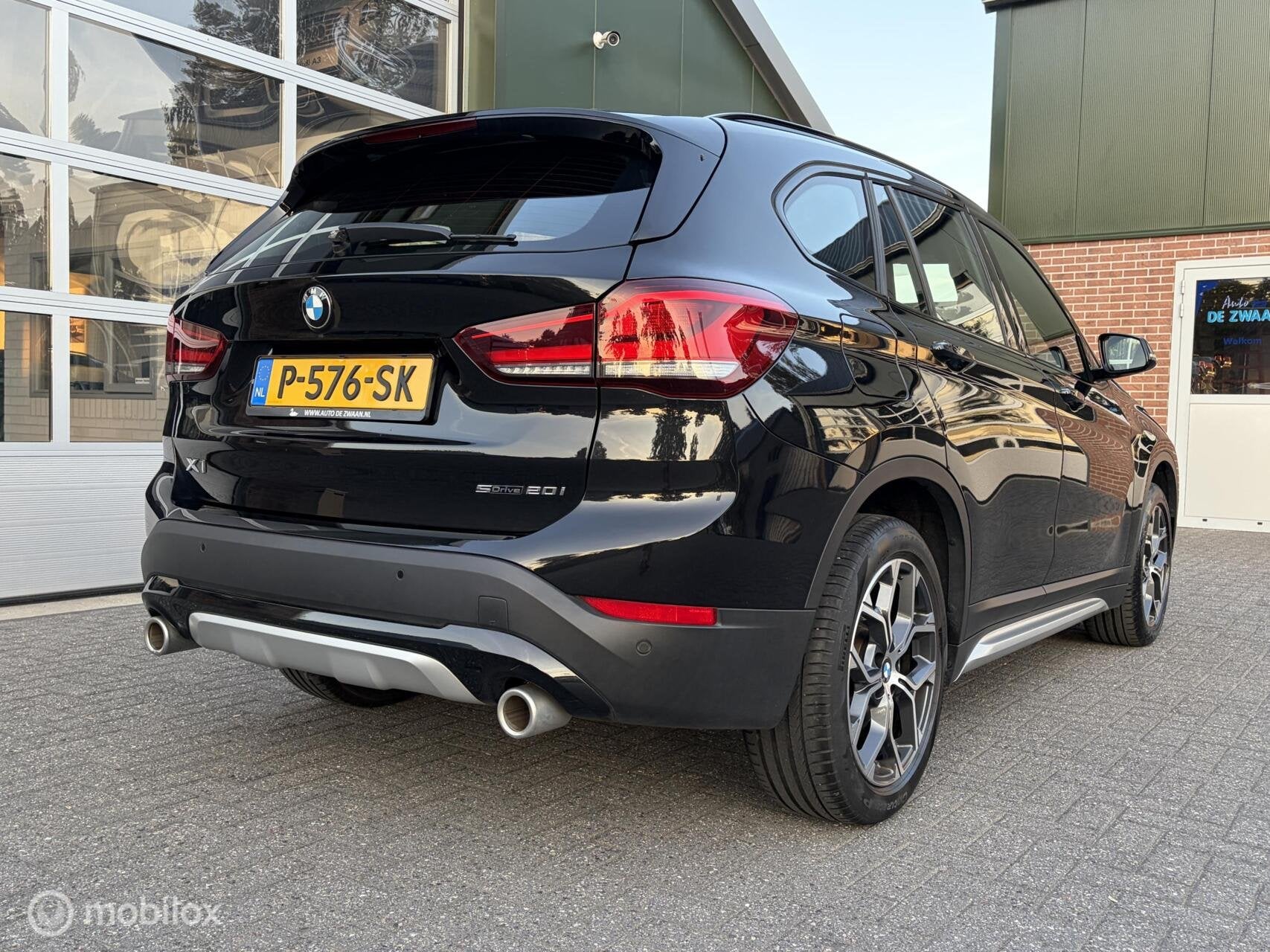 BMW X1 sDrive20i High Executive|Afneembare Trekhaak|HUD|Spor, 1998 cc, 15 km/l, Euro 6, 4 cilinders