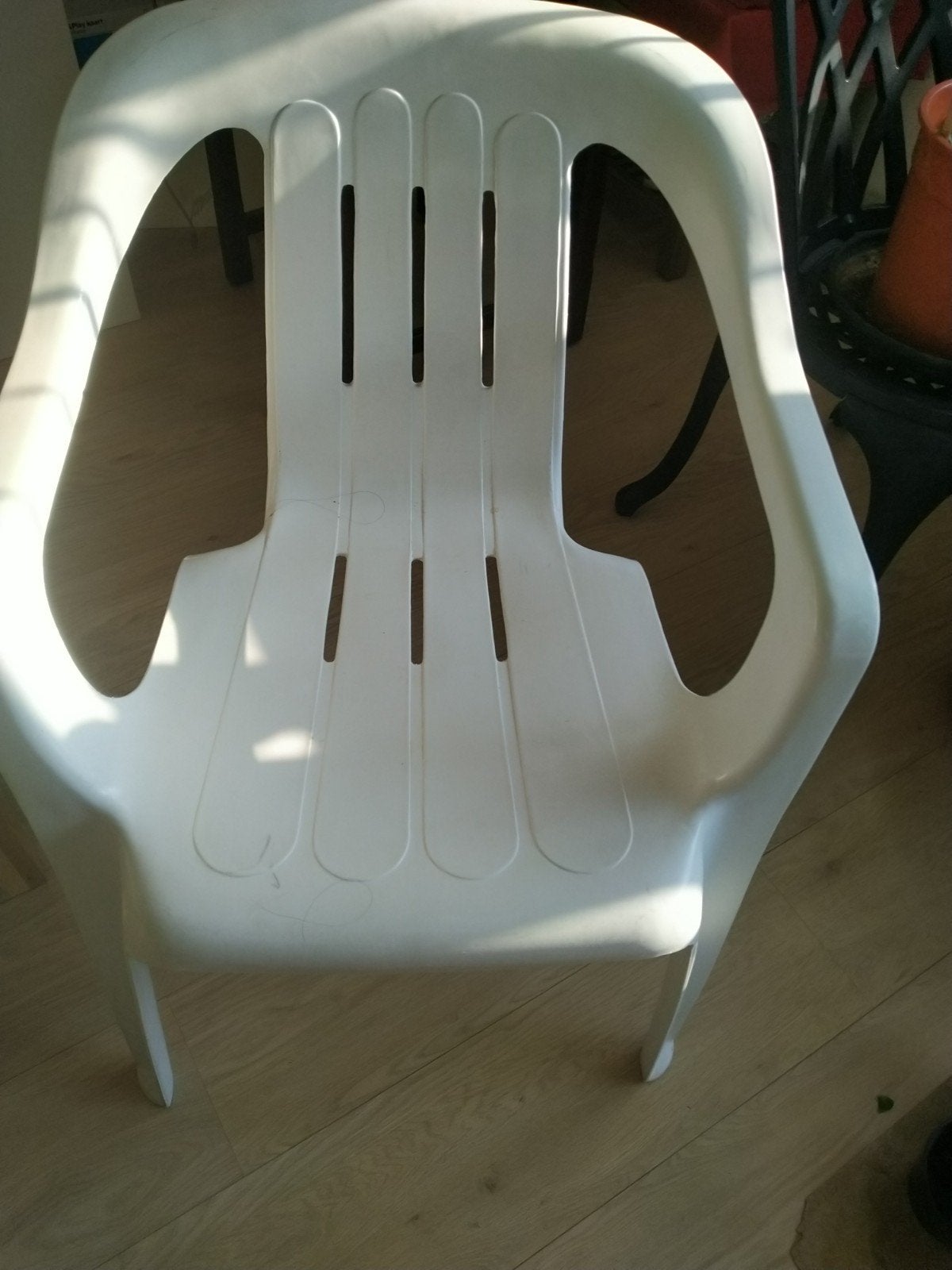 Witte kunststof tuinstoel, Ophalen, Kunststof, Wit, Zo goed als nieuw