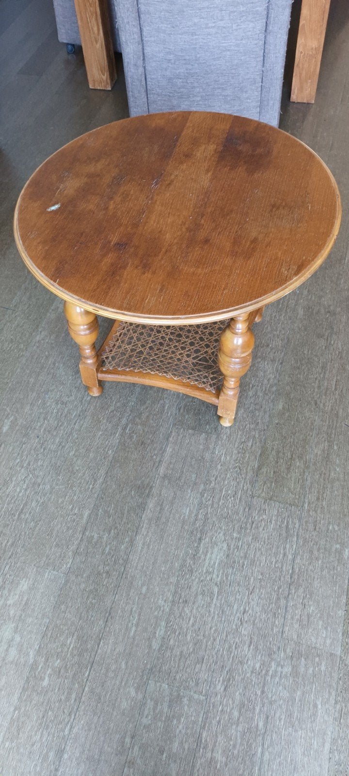 Antieke houten salontafel met rotan onderblad, Antiek en Kunst, Ophalen of Verzenden