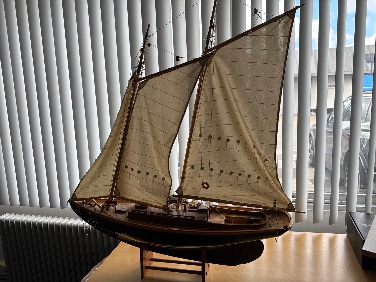 Prachtig houten scheepsmodel met zeilen, Hobby en Vrije tijd, Modelbouw | Boten en Schepen, Ophalen, Zo goed als nieuw, Groter dan 1:32