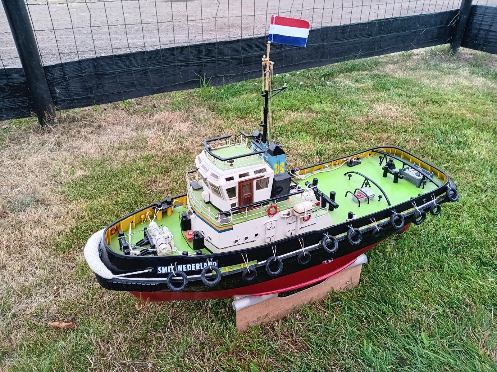 Prachtig Smit Nederland sleepboot, becker roeren, rc varend, Ophalen
