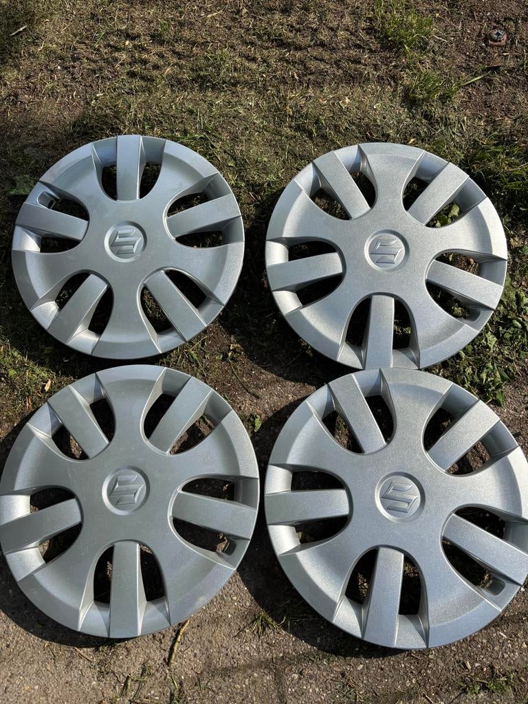 Set van 4 Suzuki splash wieldoppen - 15 inch, Auto diversen, Wieldoppen, Nieuw, Ophalen of Verzenden