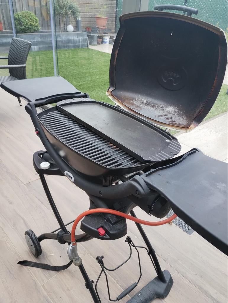 Weber Q2000 Gasbarbecue met onderstel en bakplaat, Tuin en Terras, Gasbarbecues, Ophalen of Verzenden, Gebruikt, Weber