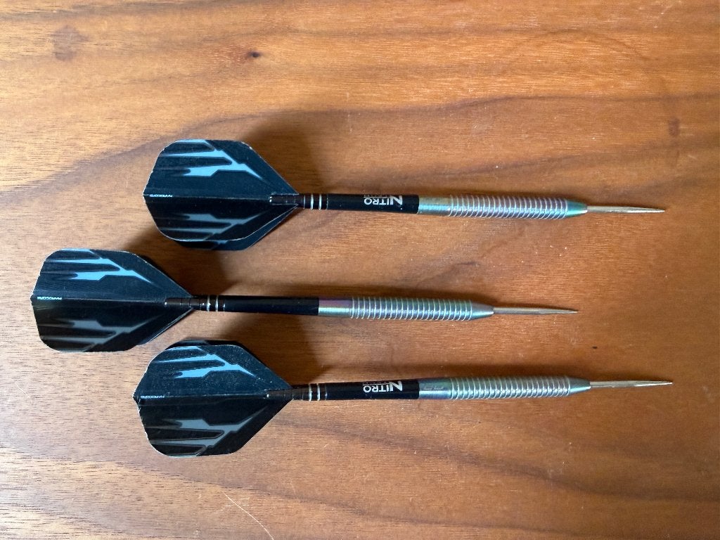 Shot, Bull's en Red Dragon darts + flights/shafts, Sport en Fitness, Ophalen of Verzenden, Zo goed als nieuw, Flights
