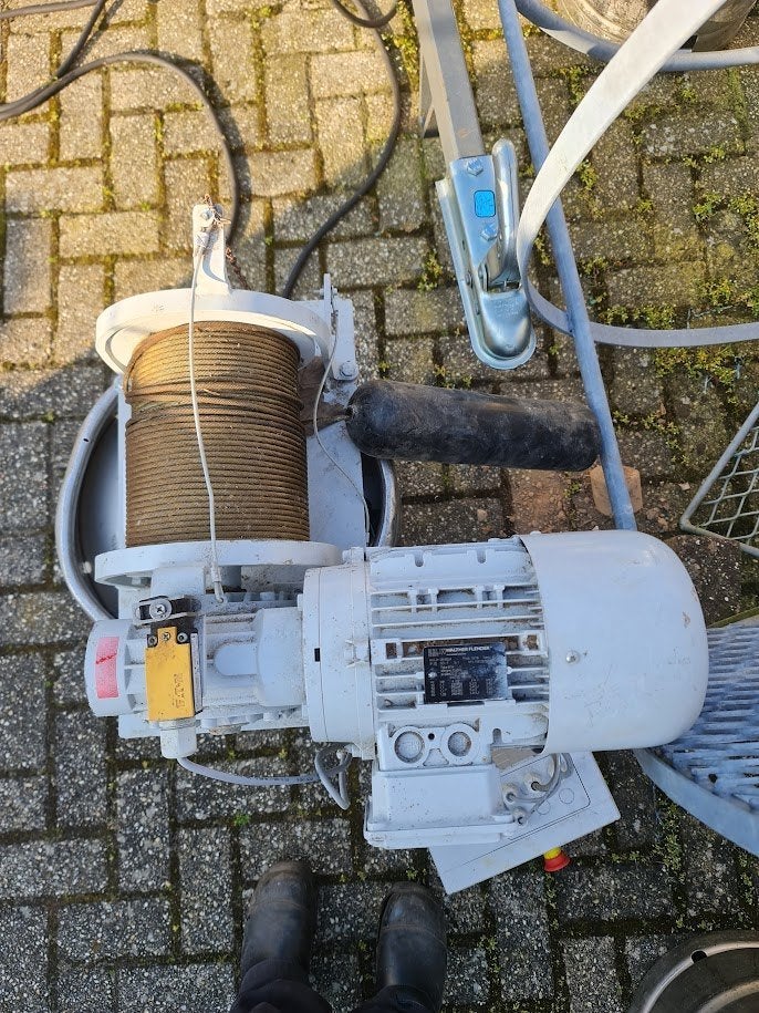 lier op krachtstroom, Ophalen, Gebruikt