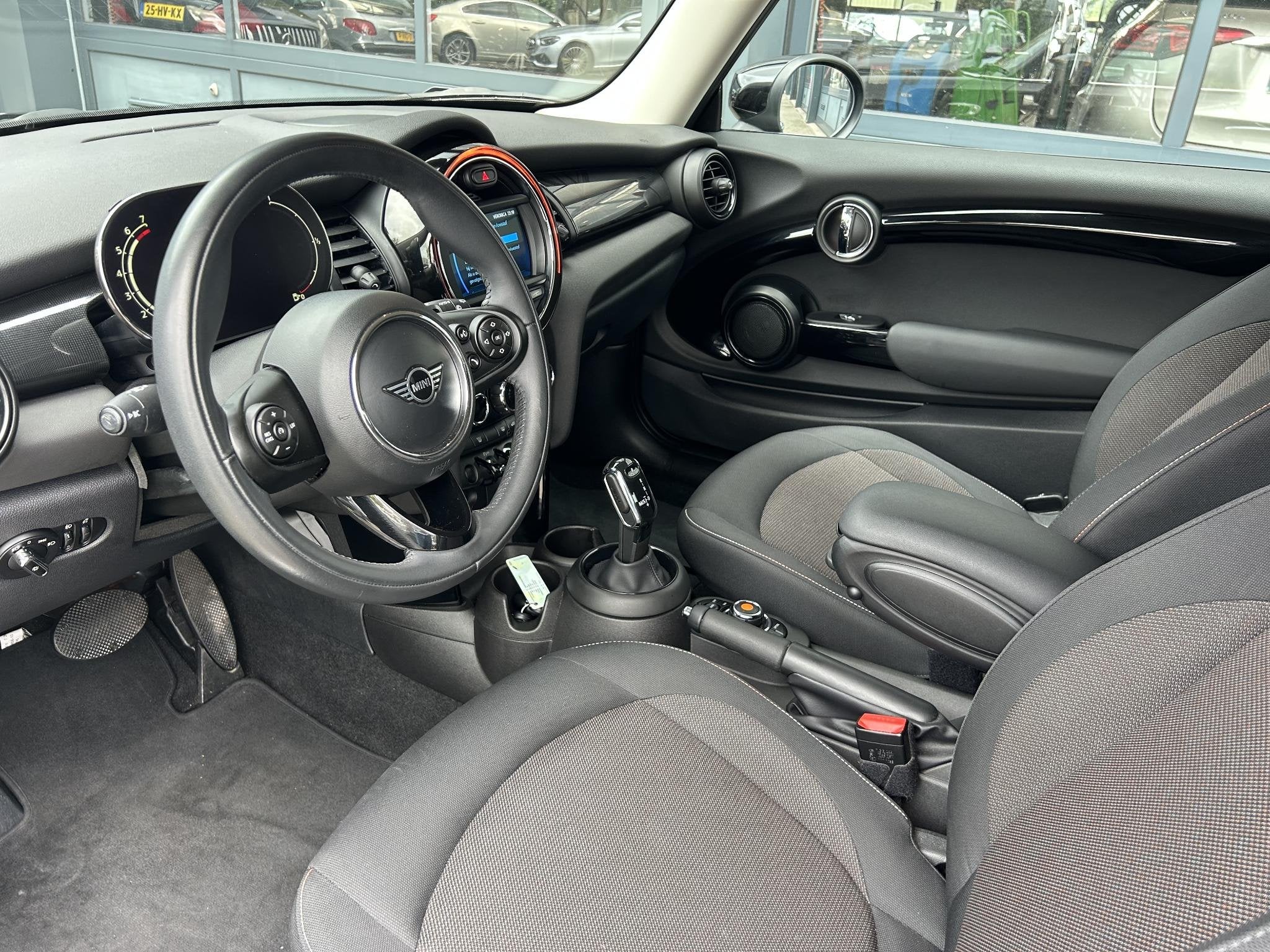MINI 3-Deurs 1.5 Cooper Chili | Navi | Climate | Cruise, Auto's, 136 pk, Gebruikt, 4 stoelen, Leder en Stof