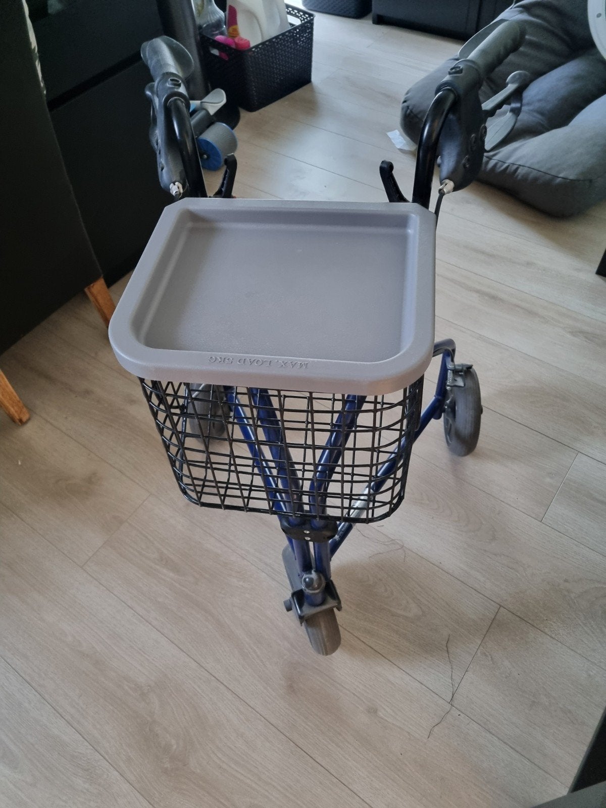rollator 3 poot met tableau en mandje, Diversen, Ophalen, Opvouwbaar, Zo goed als nieuw