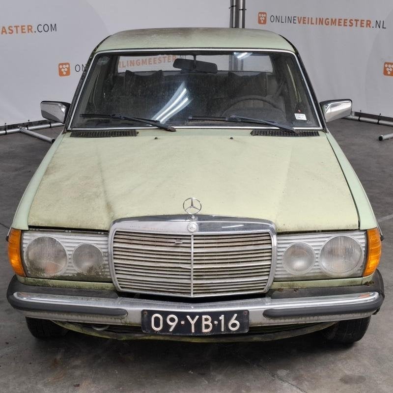 Personenauto, Mercedes-Benz, 230, 230, GROEN, 1977, Achterwielaandrijving, Overige modellen, 4 cilinders, 2299 cc