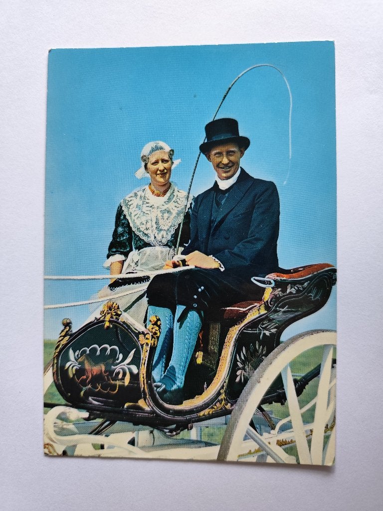 FRIES PAAR IN DRACHT OP SJEES, Ophalen of Verzenden, 1960 tot 1980, Gelopen, Friesland