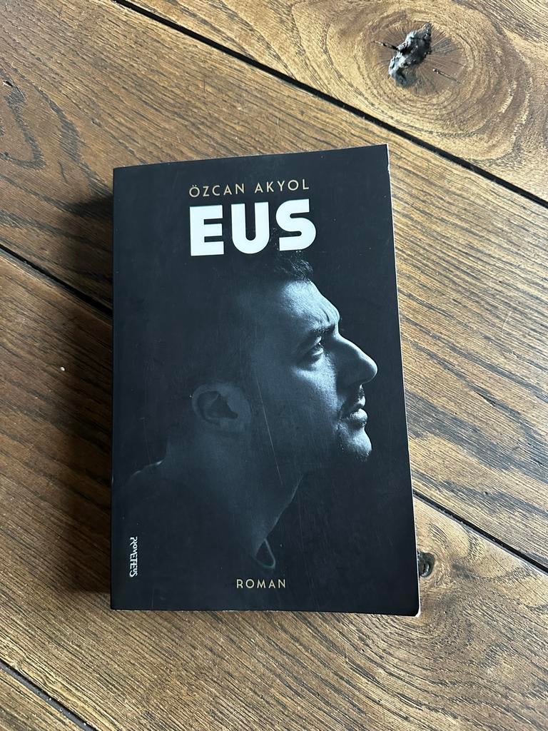 Boek Eus van Özcan Akyol, Ophalen of Verzenden, Gelezen, Nederland