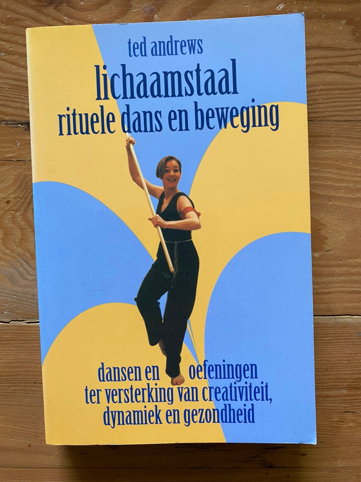 Lichaamstaal, rituele dans en beweging - Ted Andrews, Boeken, Ophalen of Verzenden, Gelezen, Overige onderwerpen, Instructieboek